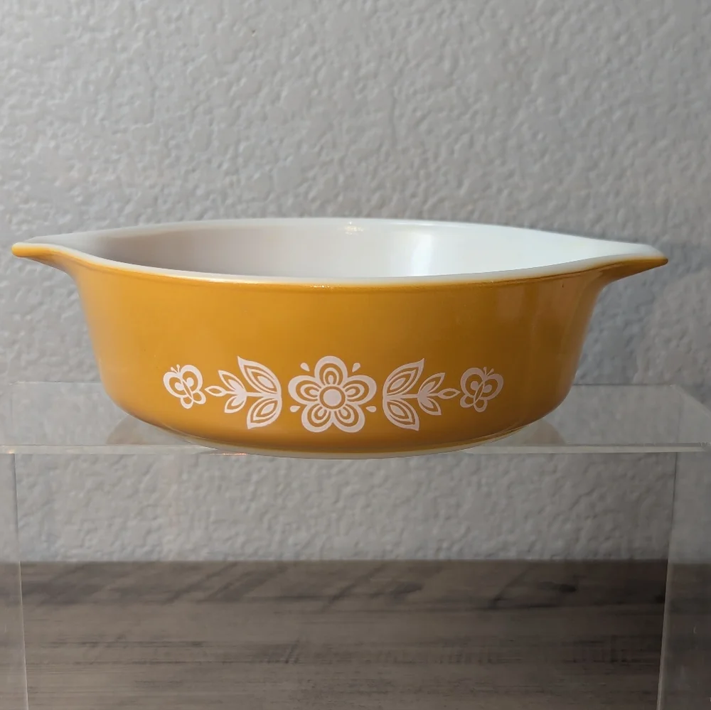 Vintage 1970s Pyrex Butterfly Gold #471 1-pint round casserole baking dish